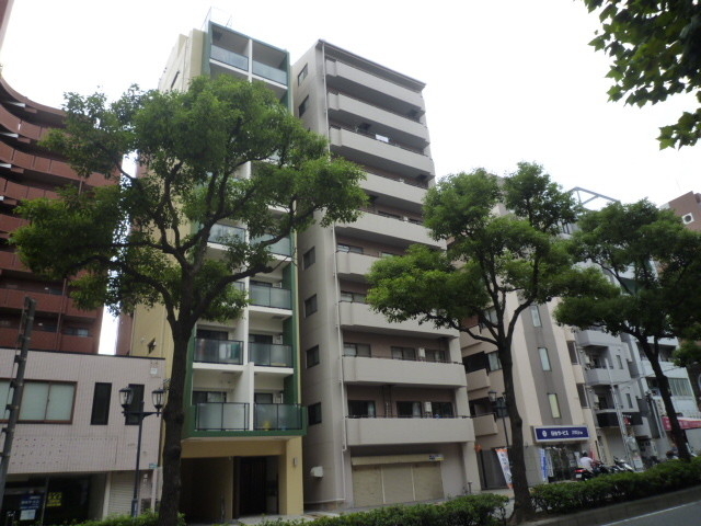 建物外観　シャープなデザインが印象的な洗練の住まい