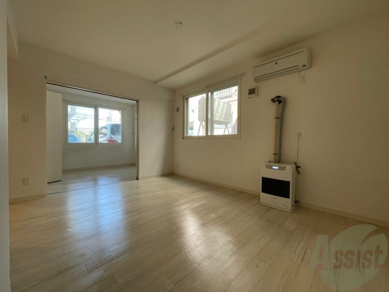 居室・リビング　広くてキレイなお部屋が広がっていて、充実した生活が送れそう。