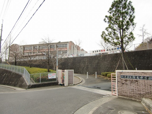 中学校　大津市立仰木中学校（中学校）まで1403m