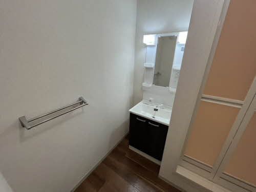 洗面設備　毎日使うものだからこそシンプルに。忙しい毎朝を迎えるように…