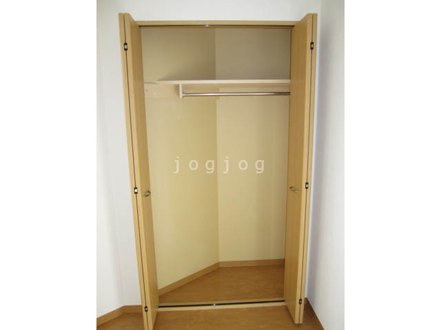 収納　洋室にはクローゼットを完備しています。