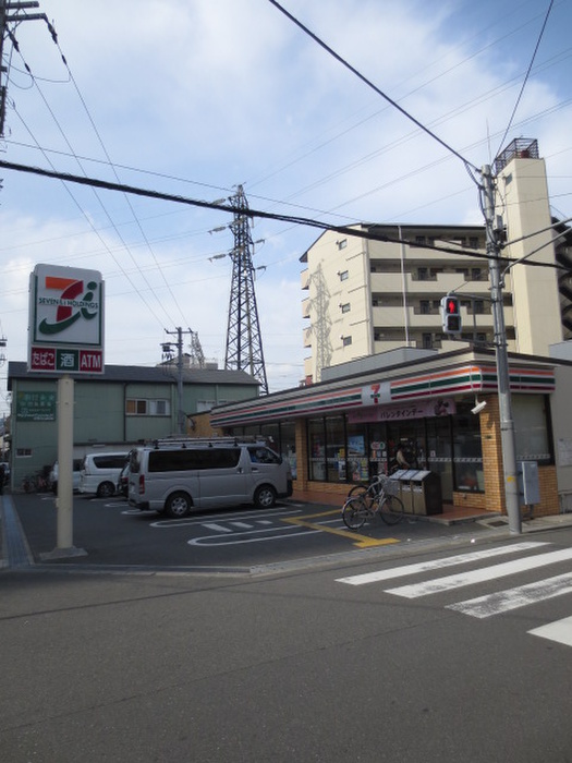 コンビニ　セブンイレブン（コンビニ）まで212m