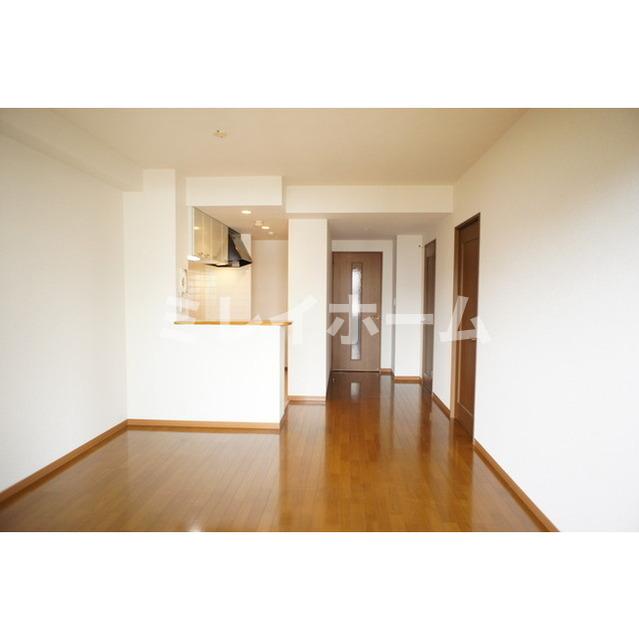 居室・リビング　同建物内、別のお部屋の参考写真になります。