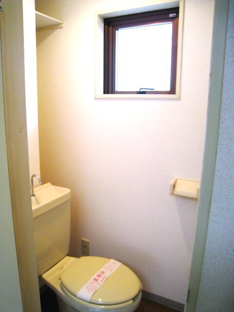 トイレ　★窓がある明るいトイレです★