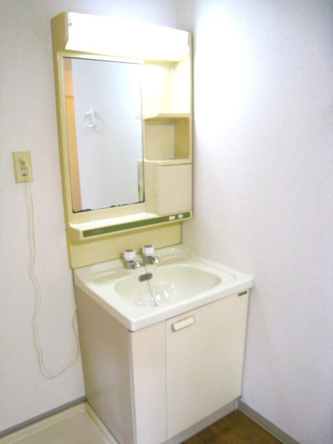 洗面設備　★身支度に便利な独立洗面化粧台付き★