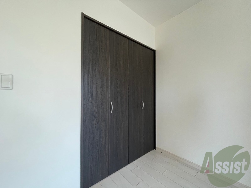 収納　観音開きになります。荷物などはこちらにどうぞ。