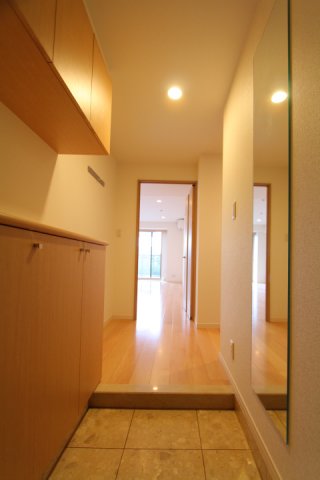 玄関　※参考写真