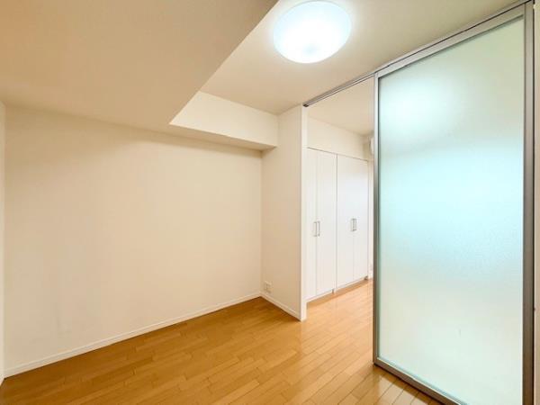 居室・リビング　こちらのリビングで趣味の時間をお楽しみください