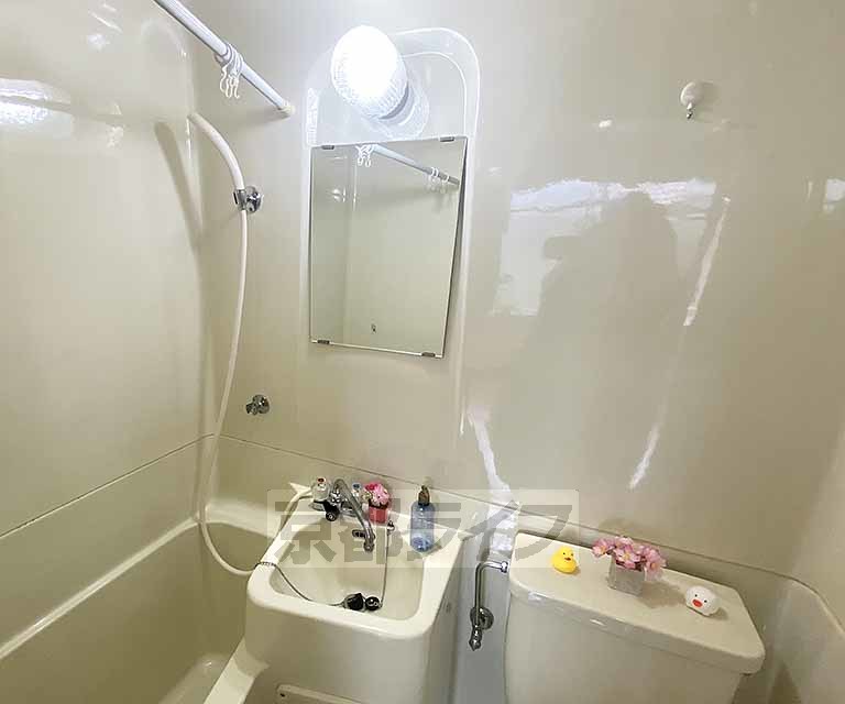 洗面設備　丸い形がカワ（・・・）イイ！洗面台です。