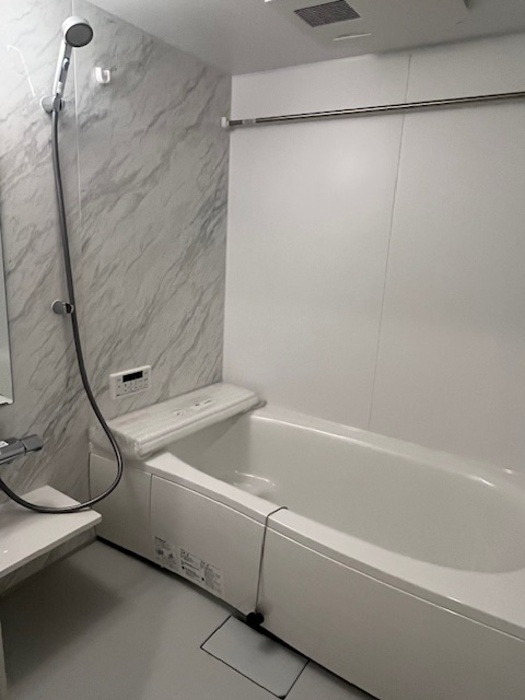 バス・シャワールーム　一坪風呂でゆったり入浴出来ますよ