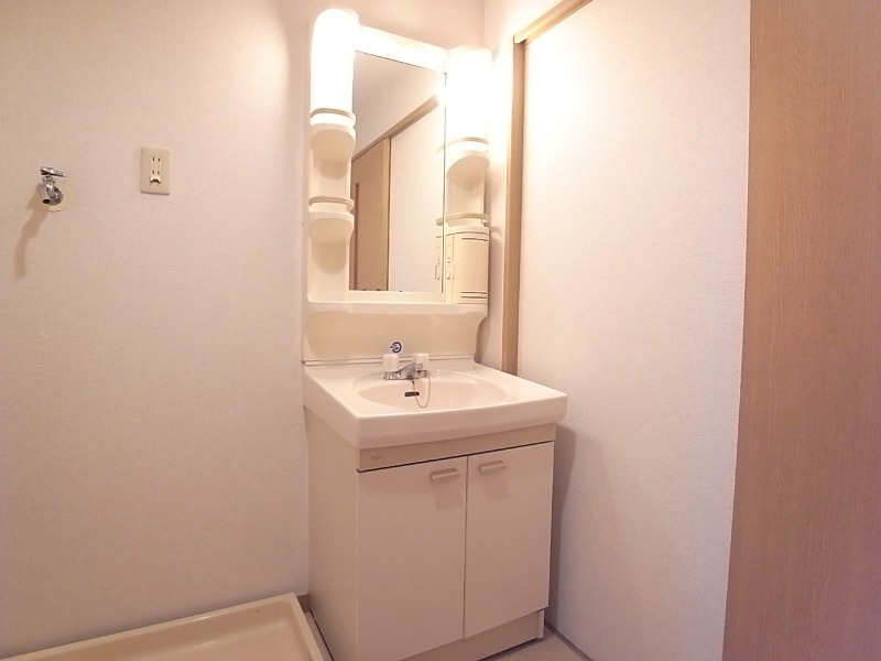 洗面設備　朝の支度はこちらでどうぞ。