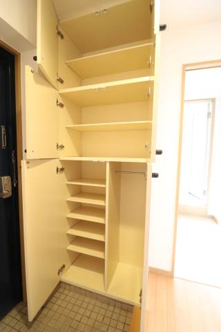 玄関　玄関収納もばっちりです。
