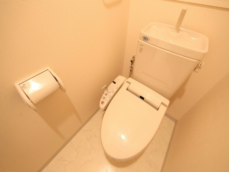 トイレ　温水洗浄暖房便座付トイレ