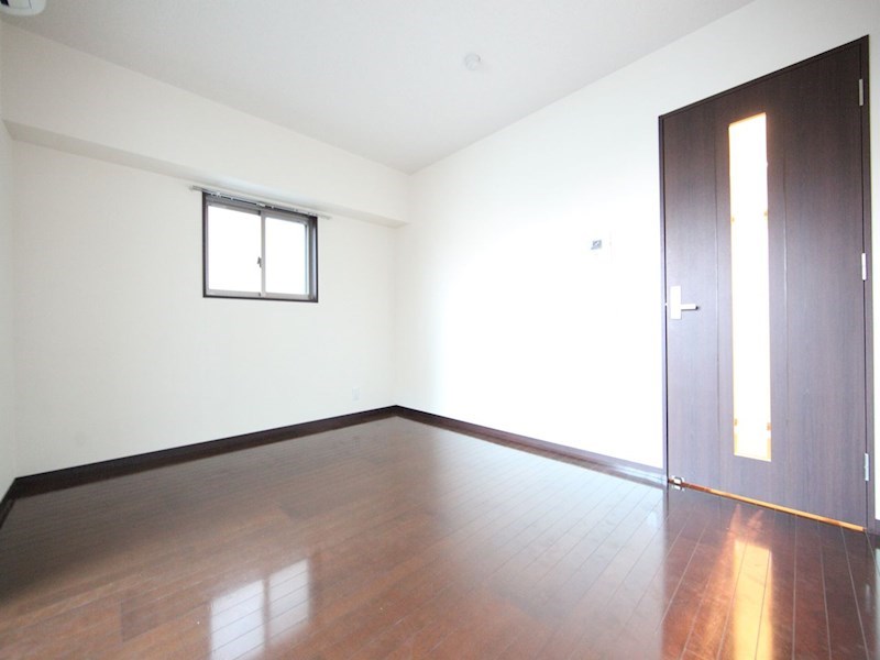 その他部屋・スペース　洋室7.3帖　収納充実　エアコン完備　バルコニーに面していま