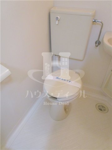 トイレ　別号室参考写真です
