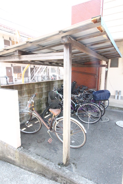 エントランス　敷地内駐輪場