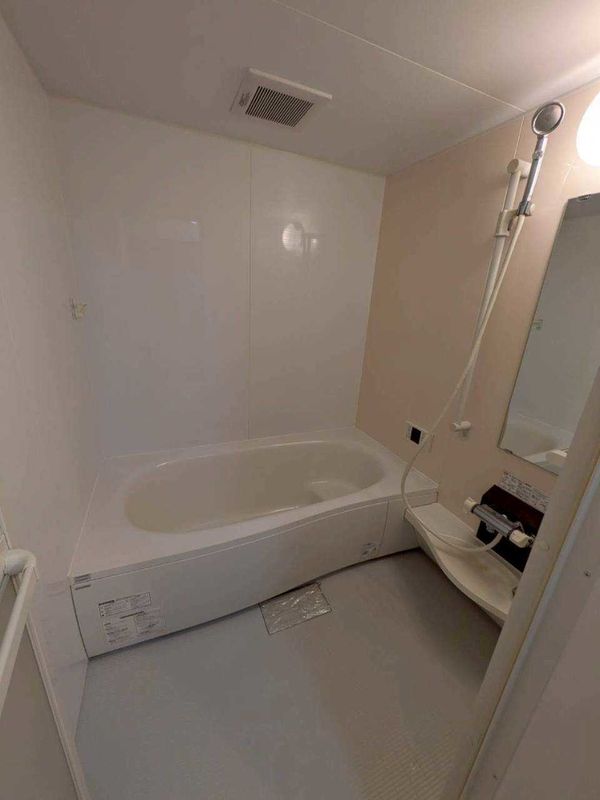 バス・シャワールーム　コンパクトで使いやすいお風呂です