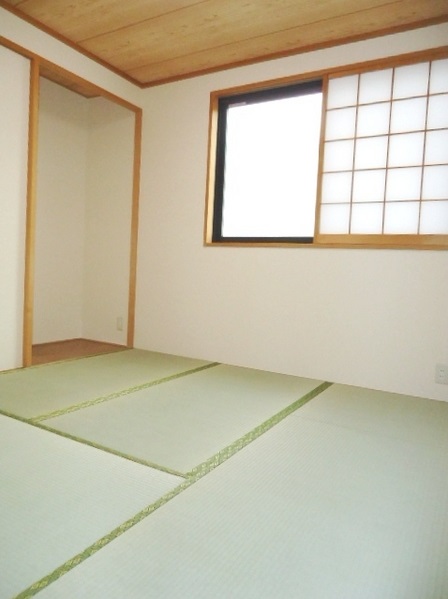 居室・リビング　明るい和室