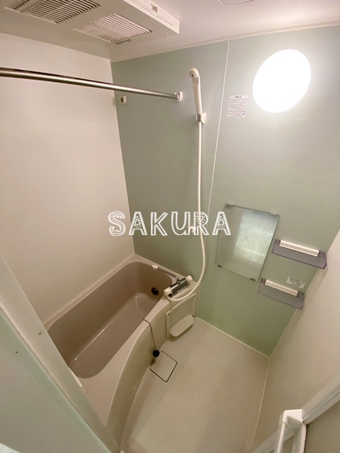 バス・シャワールーム　雨の日でも安心の浴室乾燥機付きです♪