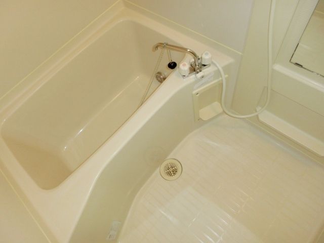 バス・シャワールーム　便利な追い焚き機能付き。