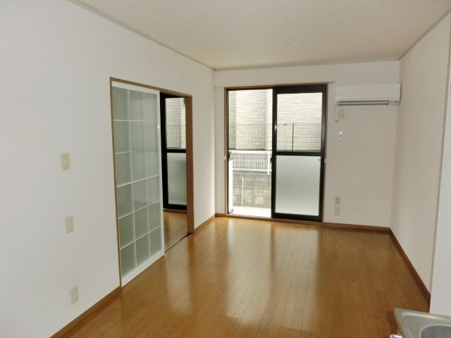 居室・リビング　南向きで明るいリビングです