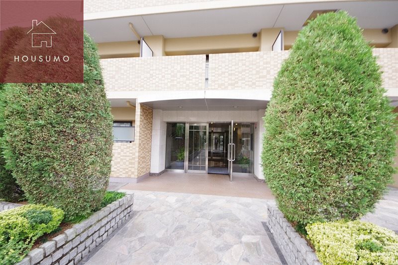 エントランス　落ち着いたエントランスです