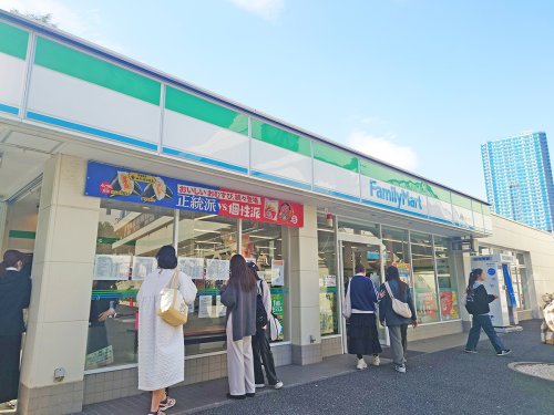 コンビニ　ファミリーマート 東京家政大学店（コンビニ）まで435m