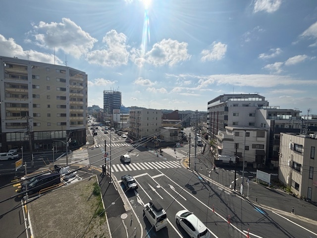 バルコニー　同建物の違うお部屋の写真です