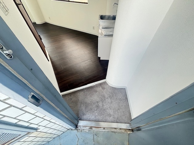 玄関　同建物の違うお部屋の写真です