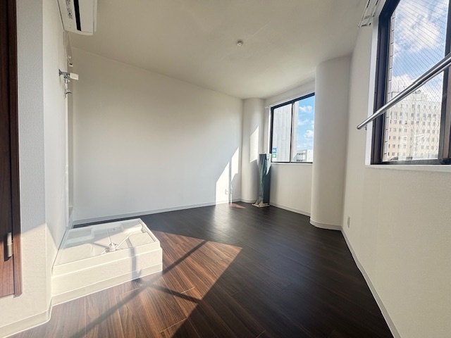 居室・リビング　同建物の違うお部屋の写真です