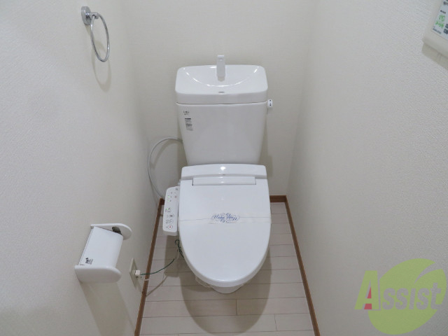 トイレ　ウォシュレット機能がついたトイレです。安心して使用できますね