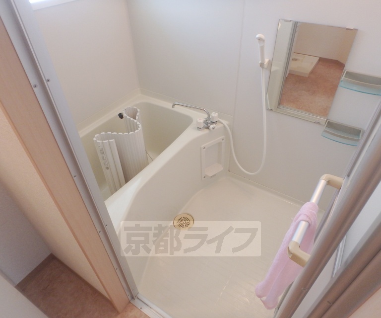 バス・シャワールーム　広々とした浴室です。