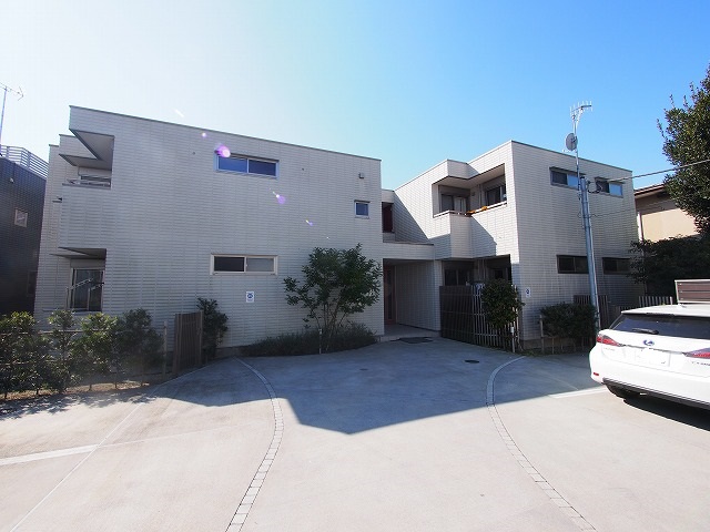 建物外観　全戸角部屋の内廊下タイプ♪