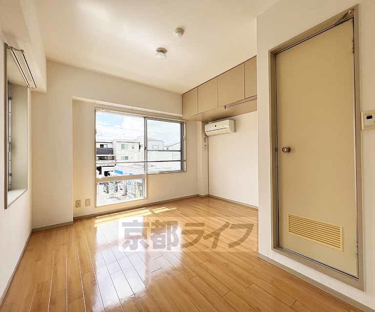 居室・リビング　西院徒歩４分、鉄筋コンクリート造り