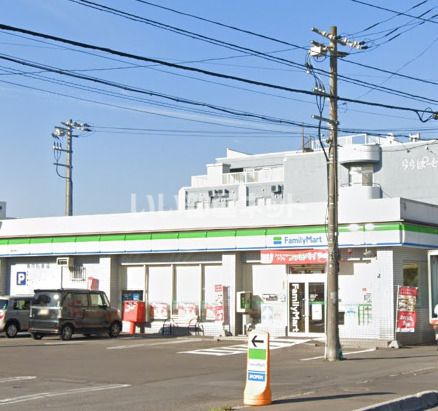 コンビニ　ファミリーマート 函館港町店（コンビニ）まで906m