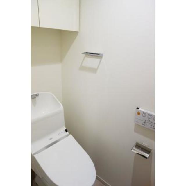 トイレ　※写真は同タイプ住戸です。