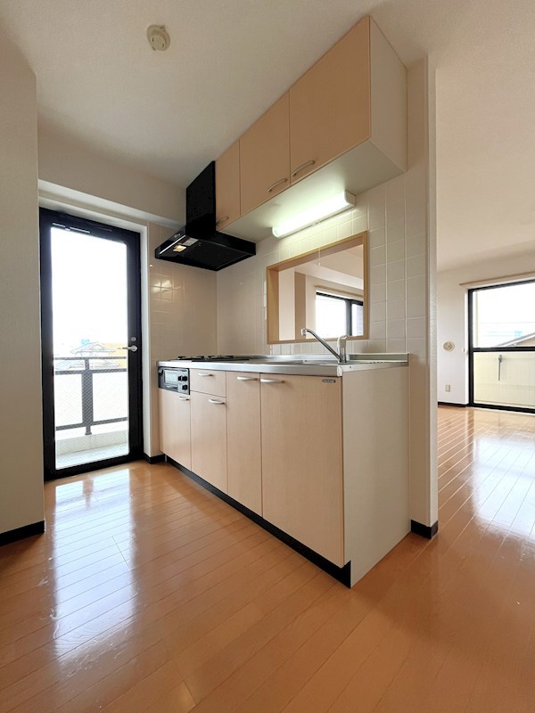 キッチン　コンパクトなキッチンで掃除もラクラク