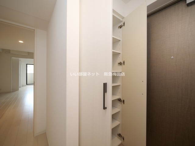 玄関　※同仕様写真となります。