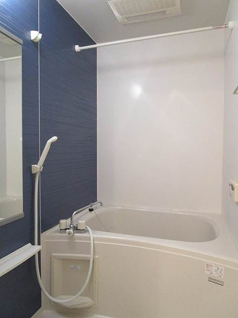 バス・シャワールーム　追い焚き機能付きの浴室です。