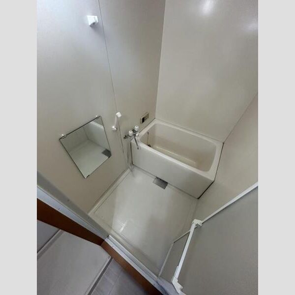 バス・シャワールーム　※写真は同じマンションの違う部屋のものになります。