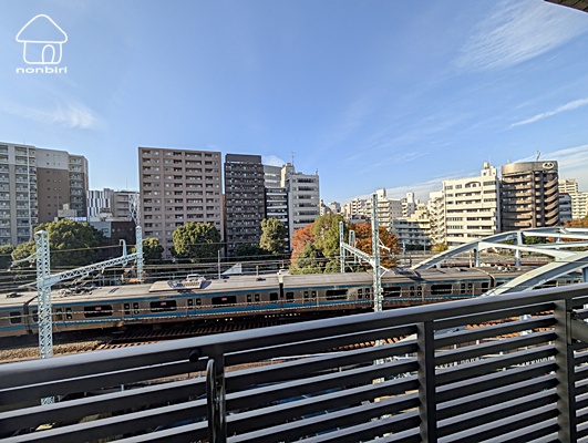 眺望　目の前が道路ですので圧迫感がありません