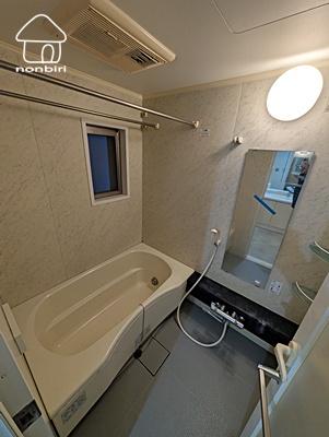 バス・シャワールーム　窓があるのはうれしいです