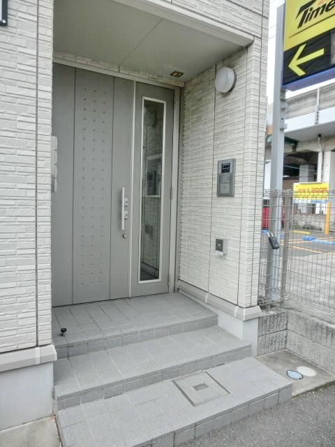 エントランス　オートロック付きエントランス