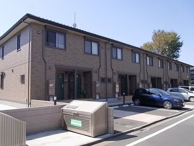 エントランス　★ゴミ置場・駐車場★