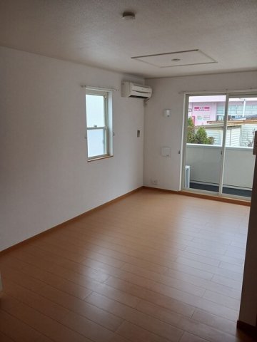居室・リビング　こちらの居間で趣味の時間をお楽しみください