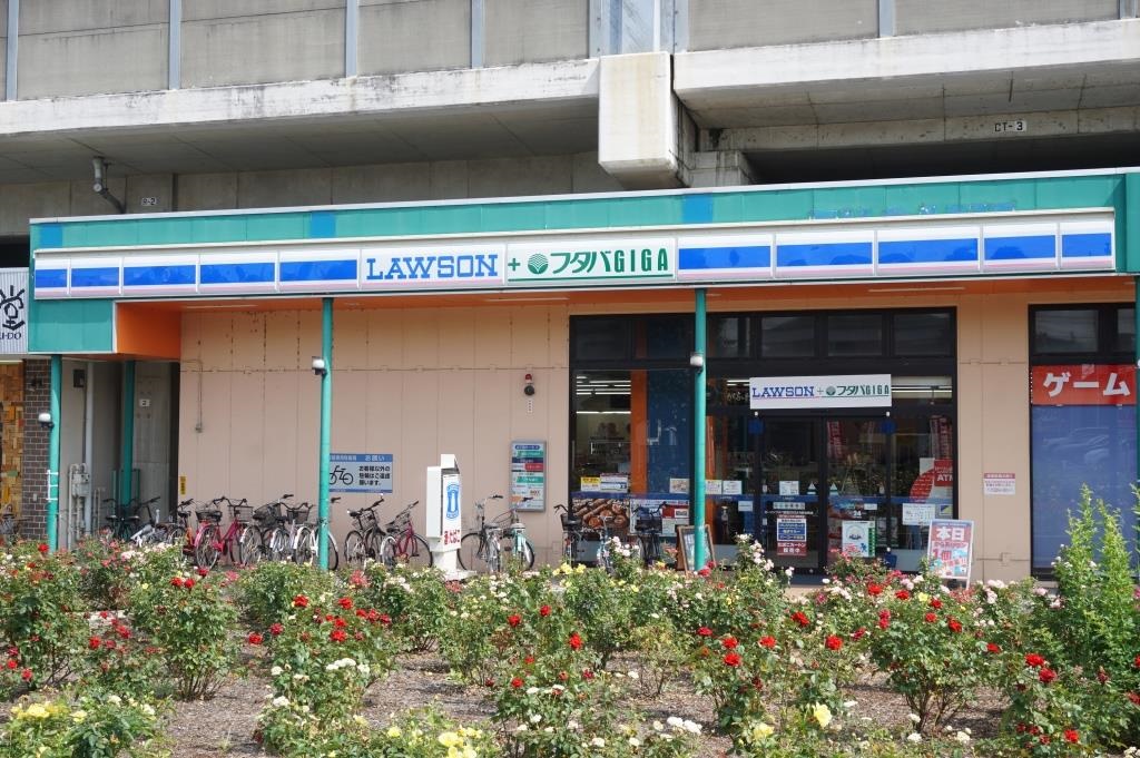 コンビニ　ローソン　フタバ図書ＧＩＧＡ与野本町店（コンビニ）まで887m