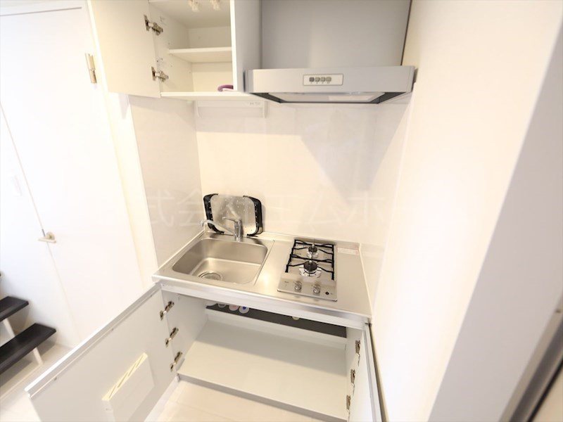 キッチン　システムキッチン（ガス2口コンロ付）同型写真