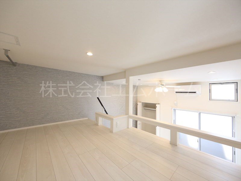 その他部屋・スペース　上段ロフト5.8帖（収納でもお部屋でも使えます）同型写真