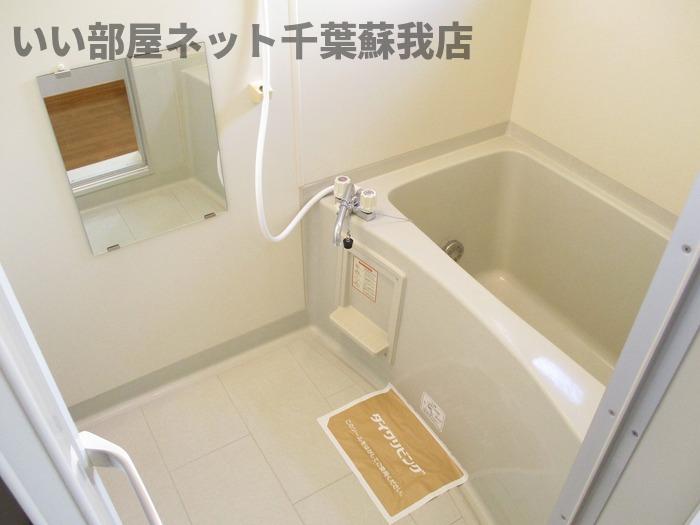 バス・シャワールーム　コンパクトで使いやすいお風呂です