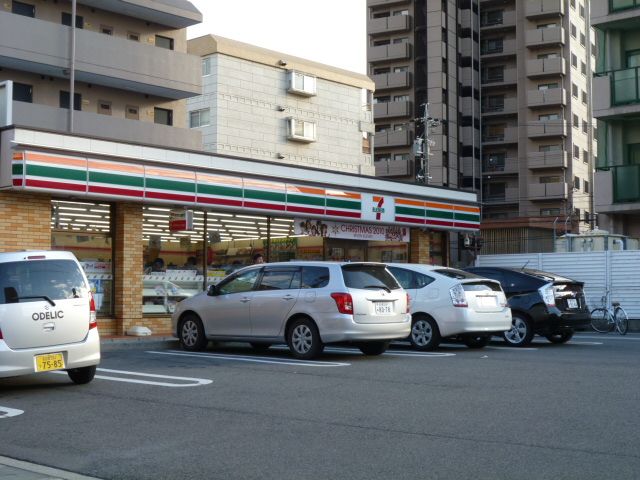 コンビニ　セブンイレブン（コンビニ）まで580m